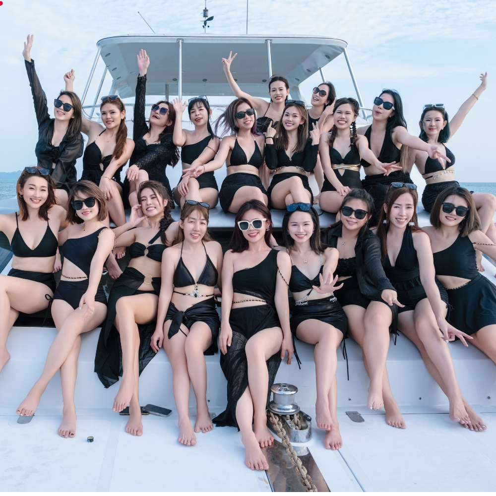 YATCH PARTY