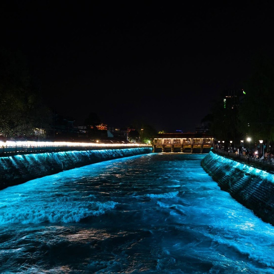CHENGDU 都江堰蓝眼泪